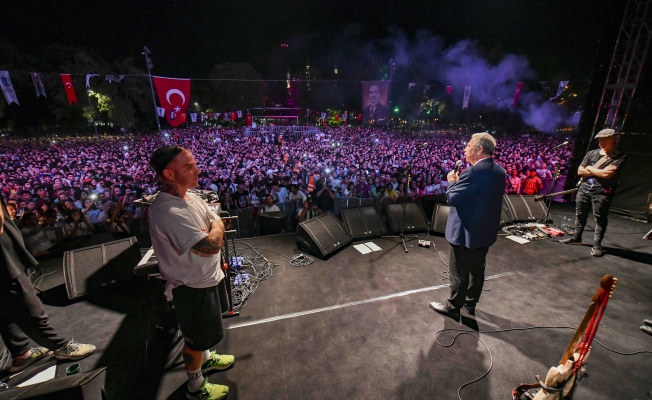 Mansur Yavaş ve Ankaralılar Zafer’in 100. Yılında Gençlik Parkında Buluştu